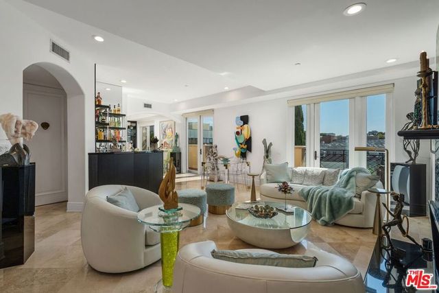 137 S Spalding Drive 401, Beverly Hills, CA 90212