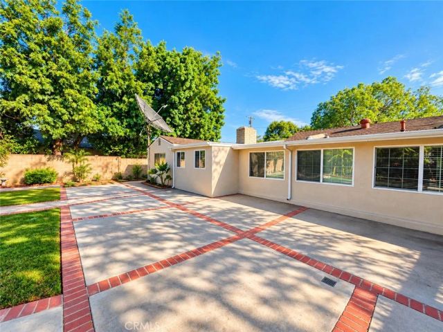 17055 Rayen, Sherwood Forest, CA 91325