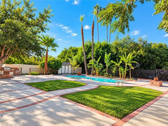 17055 Rayen, Sherwood Forest, CA 91325