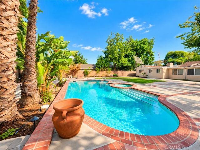 17055 Rayen, Sherwood Forest, CA 91325