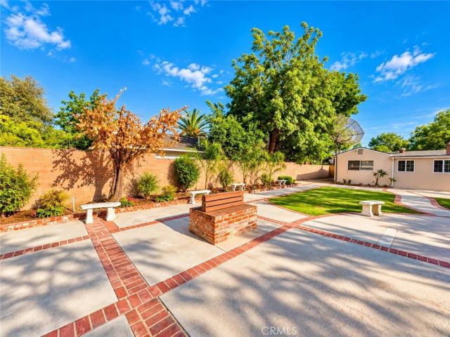 17055 Rayen, Sherwood Forest, CA 91325