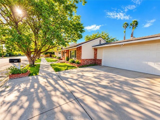 17055 Rayen, Sherwood Forest, CA 91325