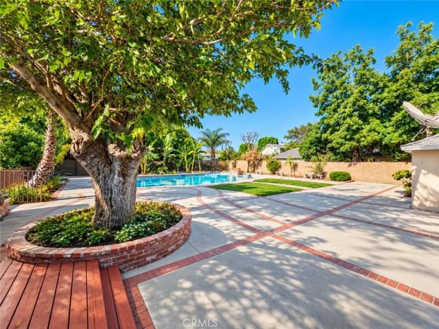 17055 Rayen, Sherwood Forest, CA 91325