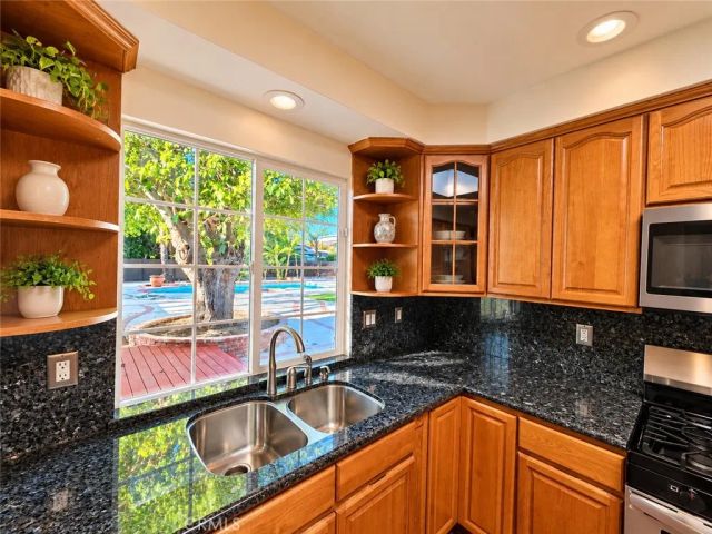 17055 Rayen, Sherwood Forest, CA 91325