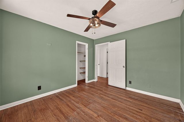 512 W Oak Street, Highlands, TX 77562