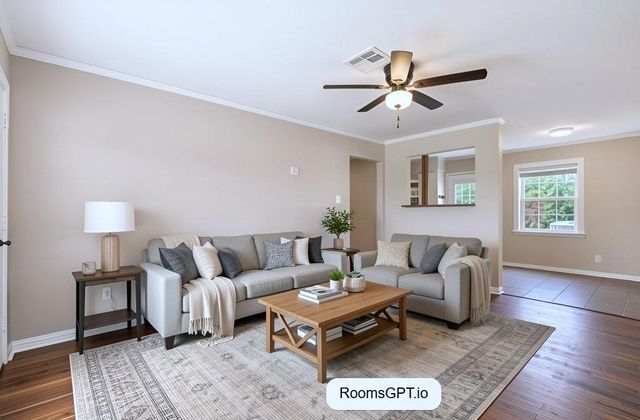 512 W Oak Street, Highlands, TX 77562