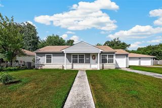 512 W Oak Street, Highlands, TX 77562