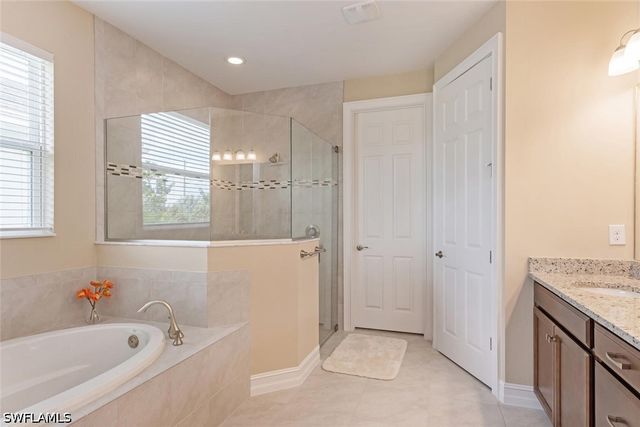 14586 Tropical DR, Naples, FL 34114