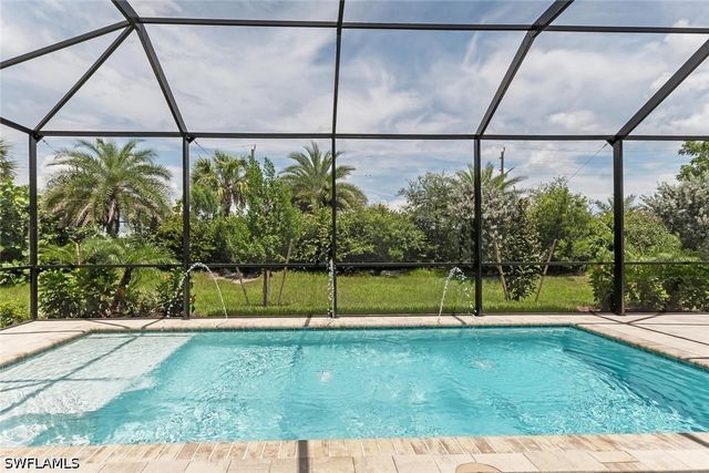 14586 Tropical DR, Naples, FL 34114