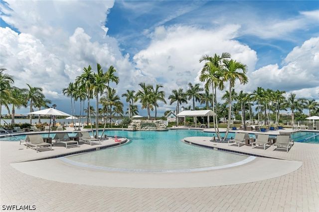 14586 Tropical DR, Naples, FL 34114