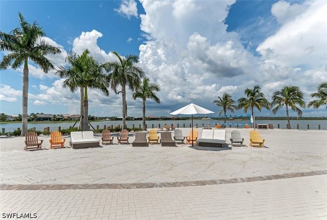 14586 Tropical DR, Naples, FL 34114