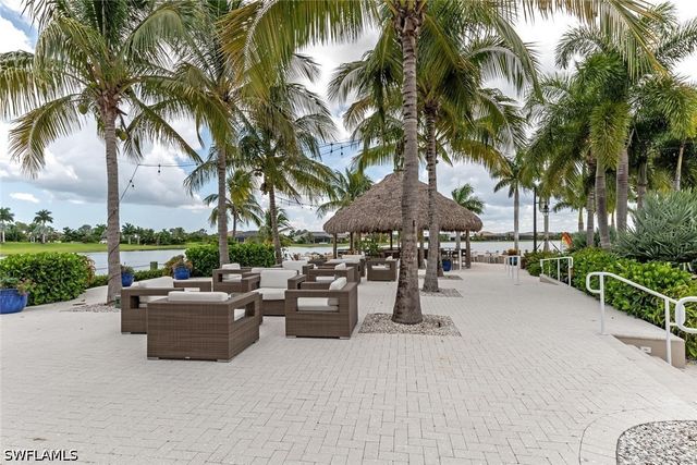 14586 Tropical DR, Naples, FL 34114