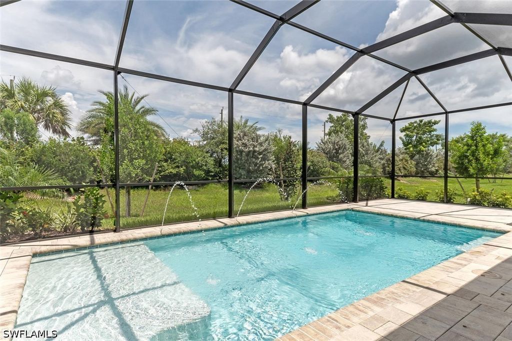 14586 Tropical DR, Naples, FL 34114