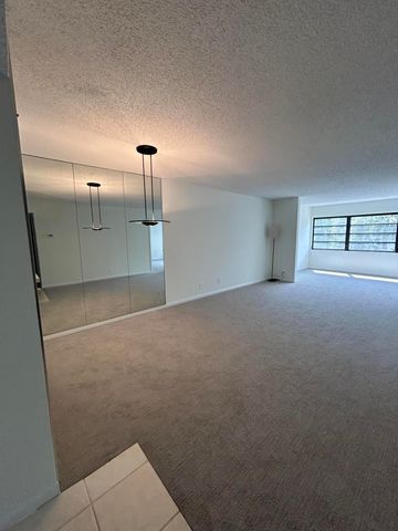4700 Lucerne Lakes Boulevard 308, Lake Worth, FL 33467
