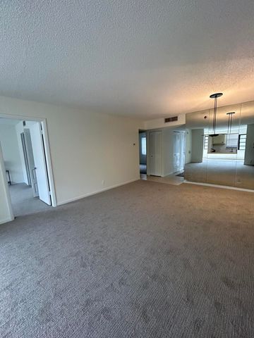 4700 Lucerne Lakes Boulevard 308, Lake Worth, FL 33467