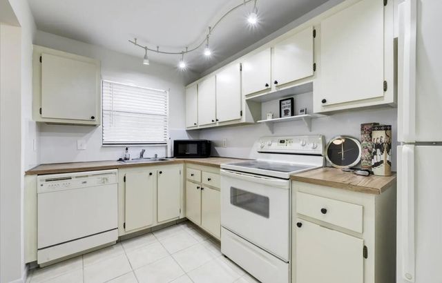 4700 Lucerne Lakes Boulevard 308, Lake Worth, FL 33467