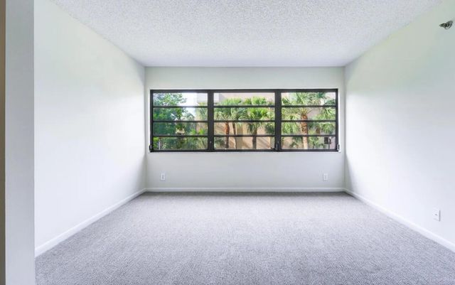 4700 Lucerne Lakes Boulevard 308, Lake Worth, FL 33467