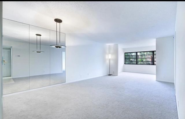 4700 Lucerne Lakes Boulevard 308, Lake Worth, FL 33467