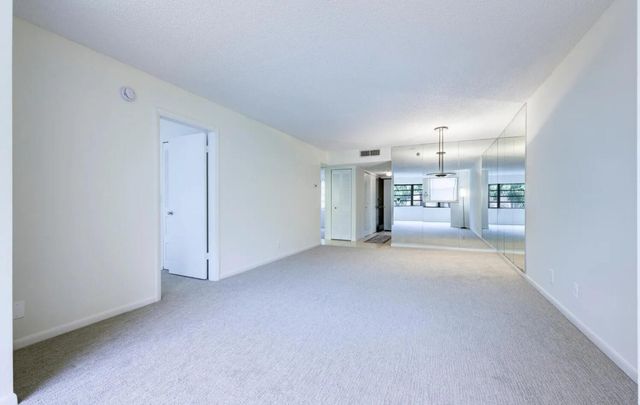 4700 Lucerne Lakes Boulevard 308, Lake Worth, FL 33467