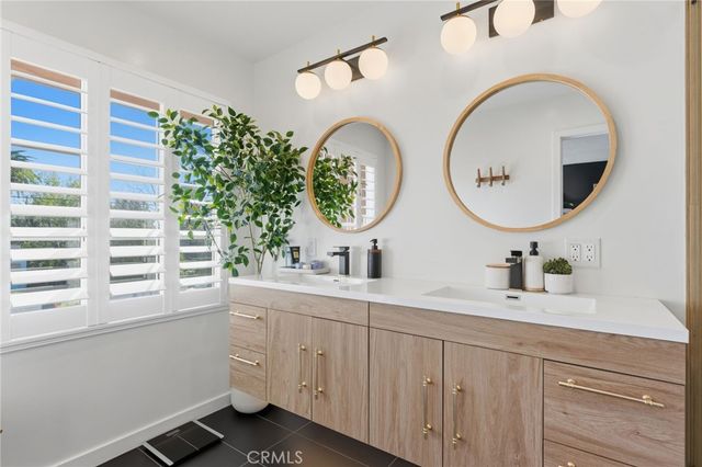 7321 Vassar, Canoga Park, CA 91303