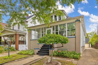 1360 Lakepointe Street, Grosse Pointe Park, MI 48230
