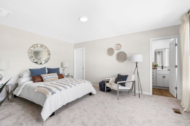 1758 N Boxwood Drive, Brookline, MO 65619