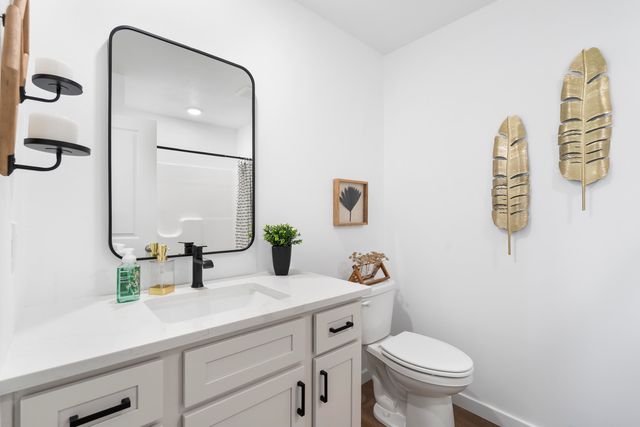 1758 N Boxwood Drive, Brookline, MO 65619