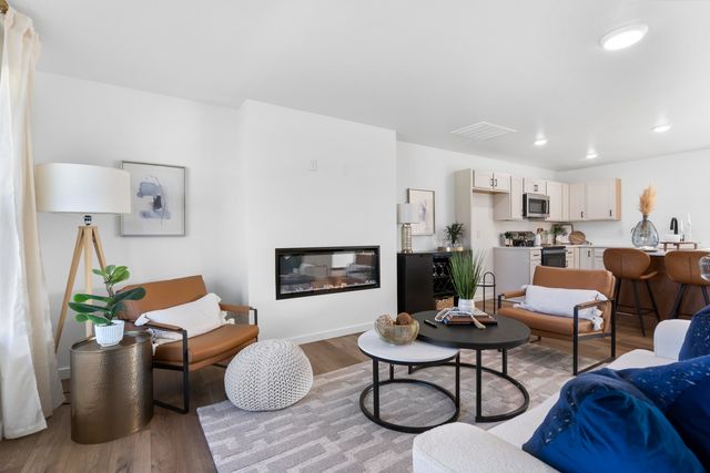 1758 N Boxwood Drive, Brookline, MO 65619