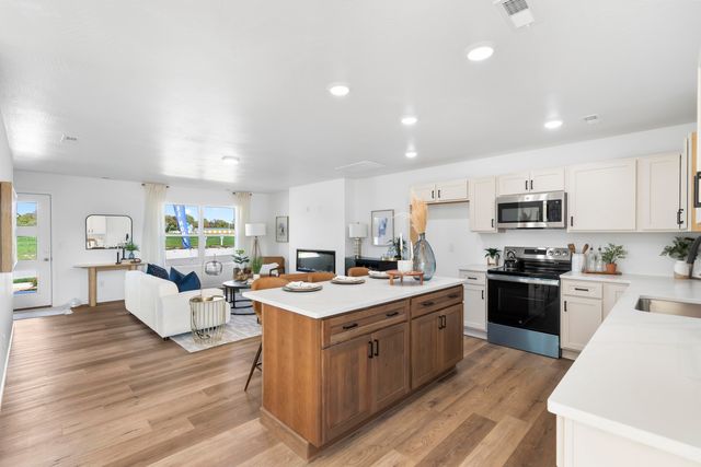 1758 N Boxwood Drive, Brookline, MO 65619