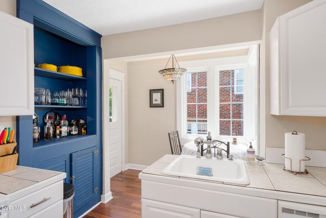 922 West Hillcrest Drive, Johnson City, TN 37604