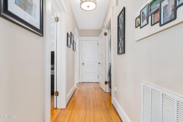 922 West Hillcrest Drive, Johnson City, TN 37604