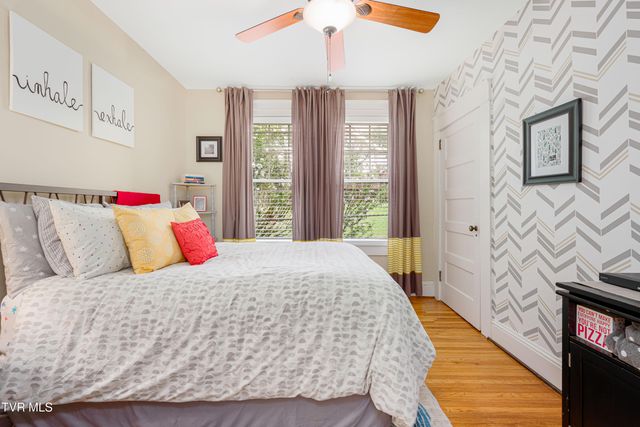 922 West Hillcrest Drive, Johnson City, TN 37604