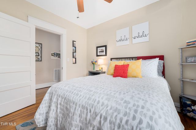 922 West Hillcrest Drive, Johnson City, TN 37604