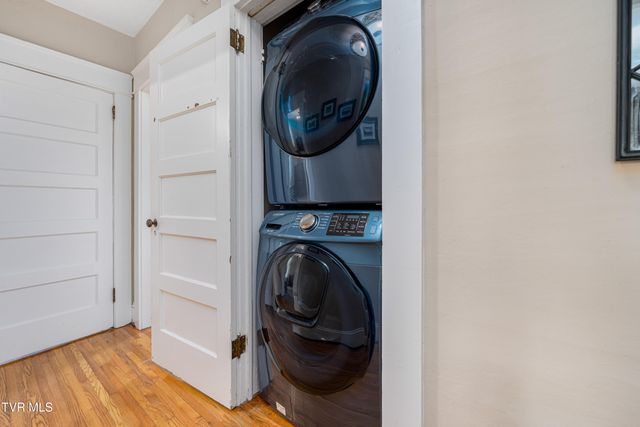 922 West Hillcrest Drive, Johnson City, TN 37604