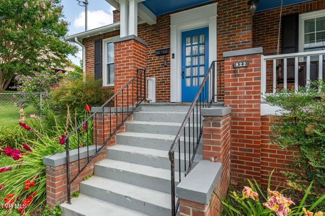 922 West Hillcrest Drive, Johnson City, TN 37604