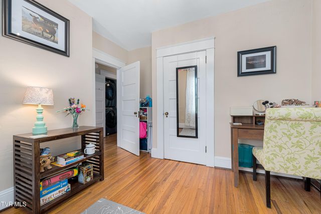 922 West Hillcrest Drive, Johnson City, TN 37604