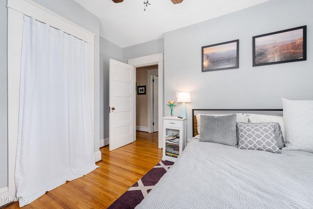 922 West Hillcrest Drive, Johnson City, TN 37604