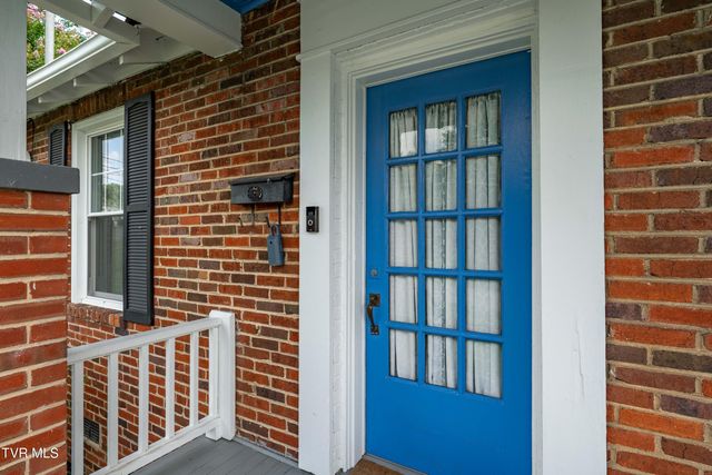 922 West Hillcrest Drive, Johnson City, TN 37604