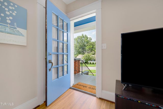 922 West Hillcrest Drive, Johnson City, TN 37604