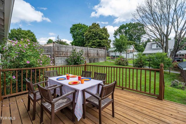 922 West Hillcrest Drive, Johnson City, TN 37604