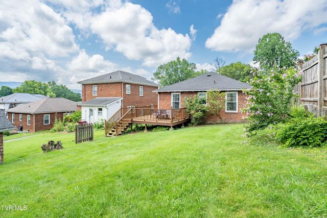 922 West Hillcrest Drive, Johnson City, TN 37604