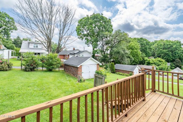 922 West Hillcrest Drive, Johnson City, TN 37604