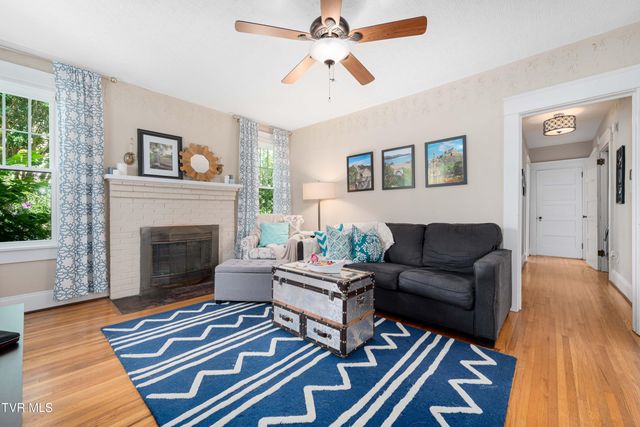 922 West Hillcrest Drive, Johnson City, TN 37604