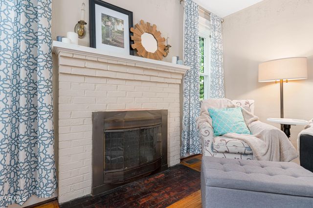 922 West Hillcrest Drive, Johnson City, TN 37604