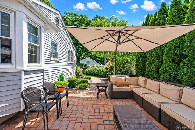 15 Locksley Lane, Nesconset, NY 11767