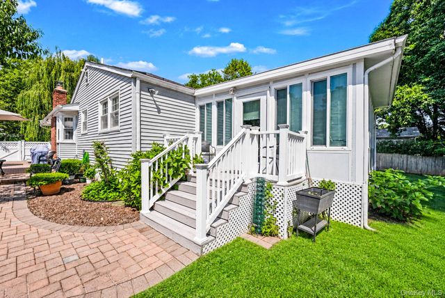 15 Locksley Lane, Nesconset, NY 11767