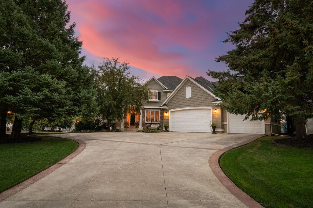 7757 7th Street N, Oakdale, MN 55128 — exterior