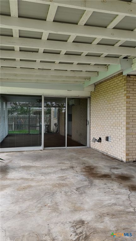 Image 20 of property listing at 608 W Thomas, Cuero, TX 77954