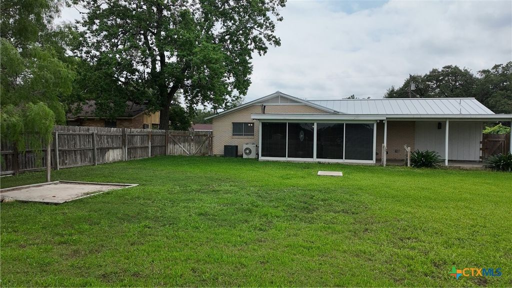 Image 21 of property listing at 608 W Thomas, Cuero, TX 77954
