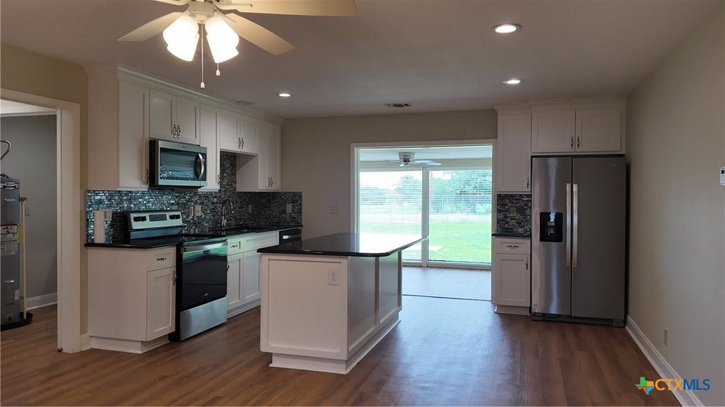 Image 3 of property listing at 608 W Thomas, Cuero, TX 77954
